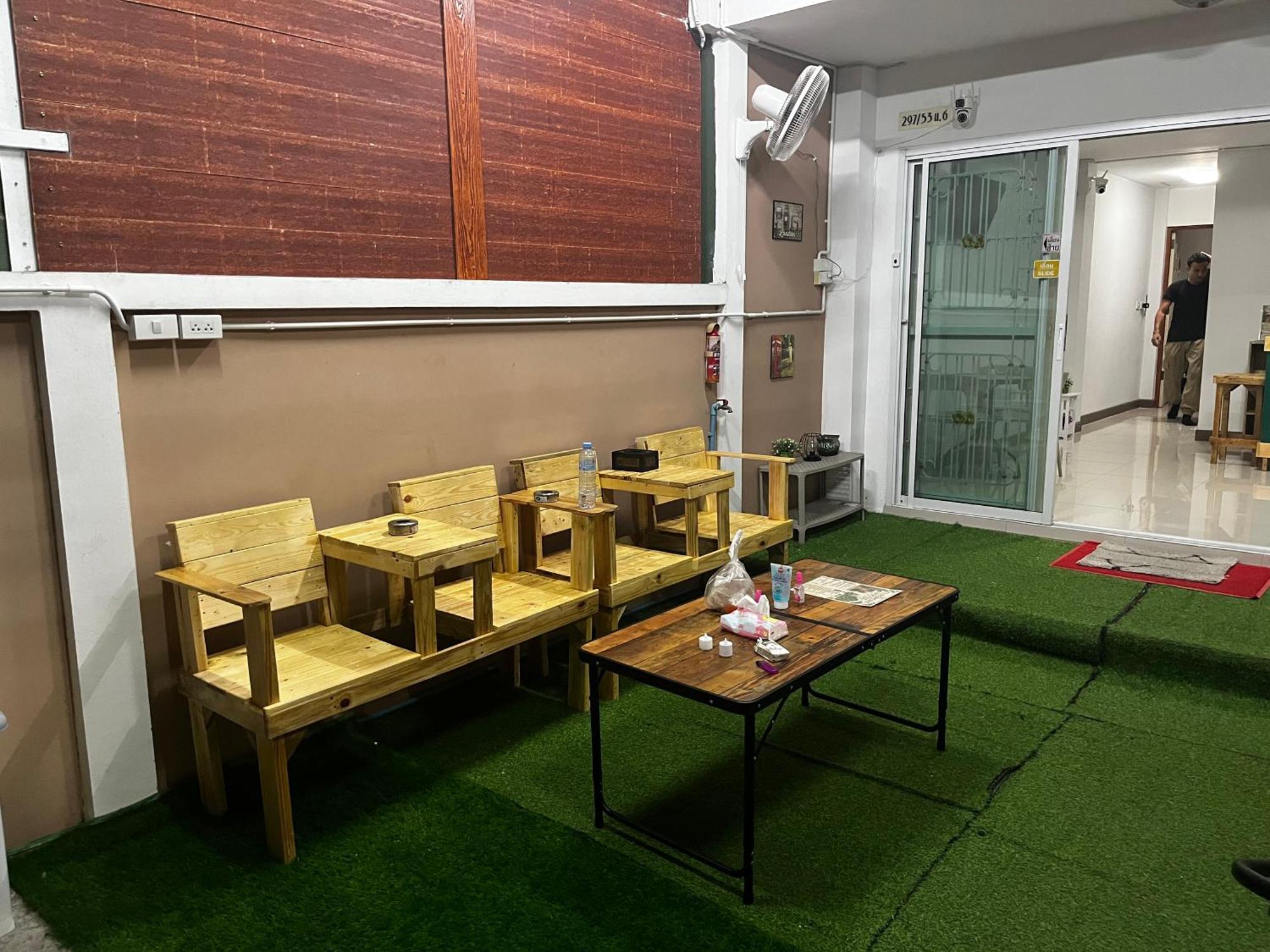 The European House Pattaya Bed and Breakfast Exteriör bild